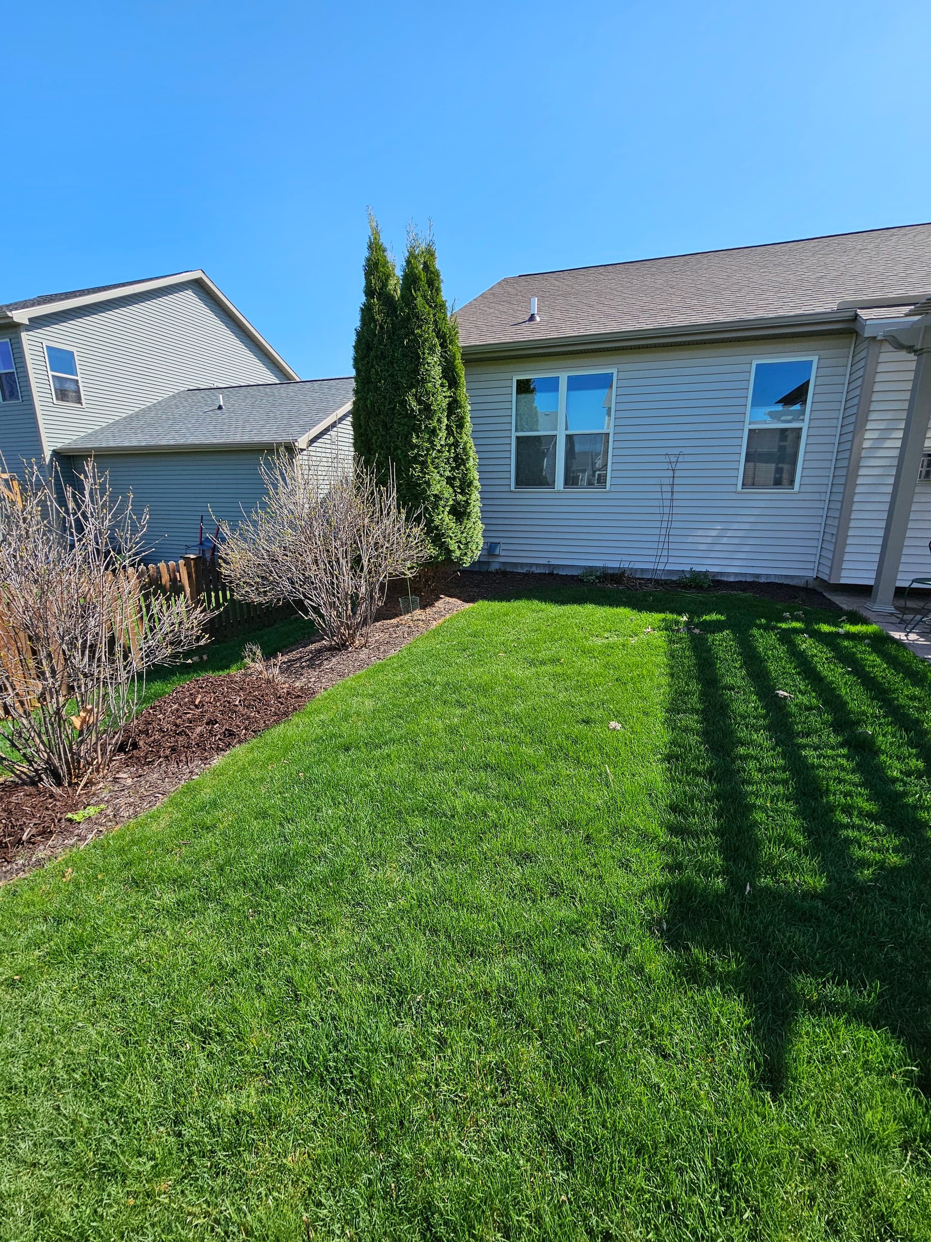 Gallery photos for Fresh Mulch and Clean Beds Across Multiple Yards: Image #5