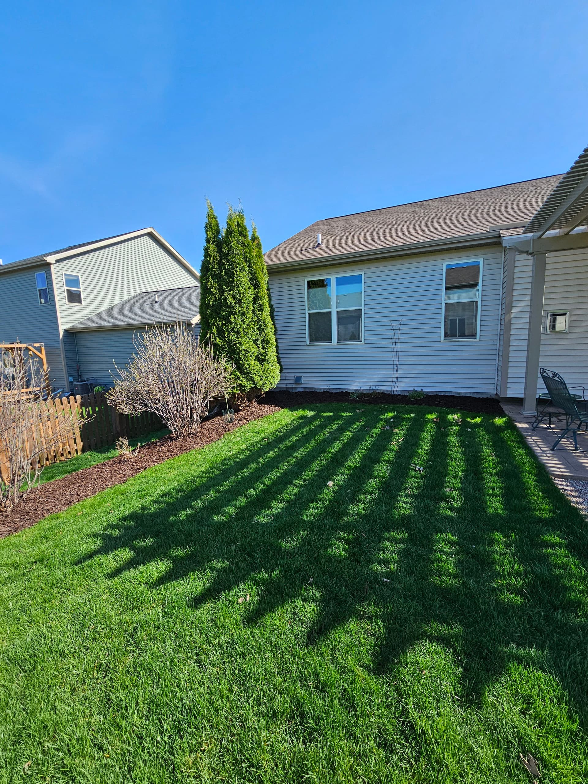 Gallery photos for Fresh Mulch and Clean Beds Across Multiple Yards: Image #6